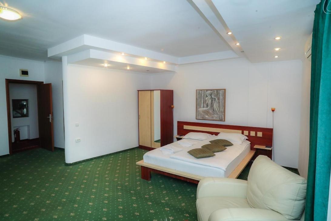Hotel Pami Клуж-Напока Экстерьер фото